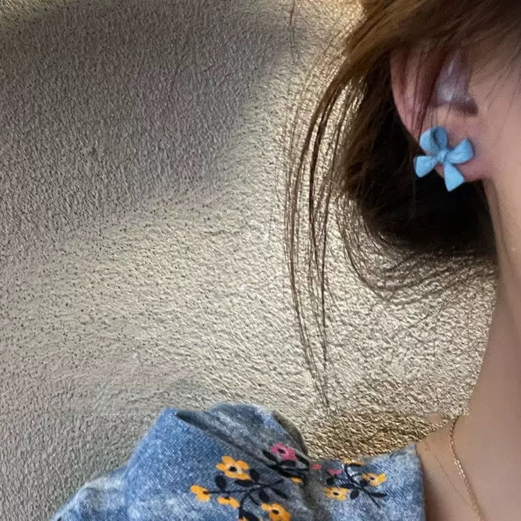 Ribbon Studs