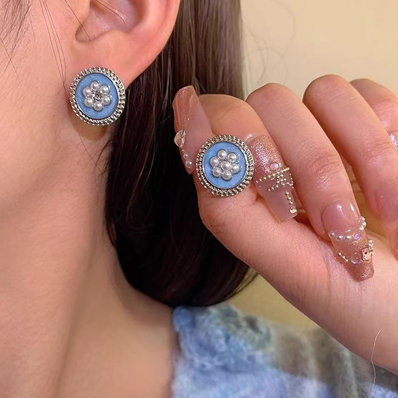 Soft Girl Pearl Studs 🤍✨