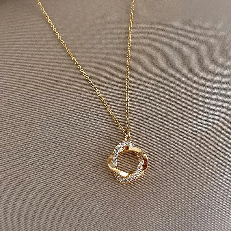Minimalistic Girlie pendant