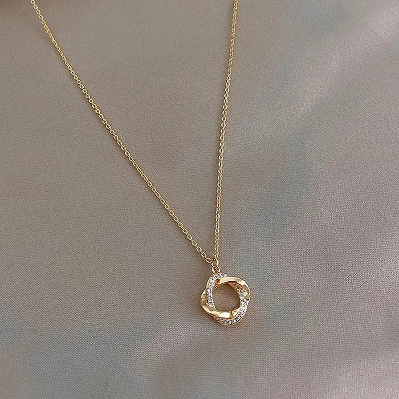 Minimalistic Girlie pendant